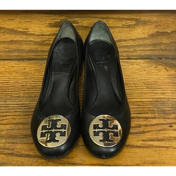 Tory Burch Amy Logo Pump Heels Shoes Womens Size 8.5M Black Leather Slip On - Picture 2 of 11